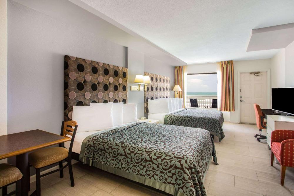 1 King Bed and 1 Queen Bed, Ocean Front, Efficiency, Non-Smoking interior