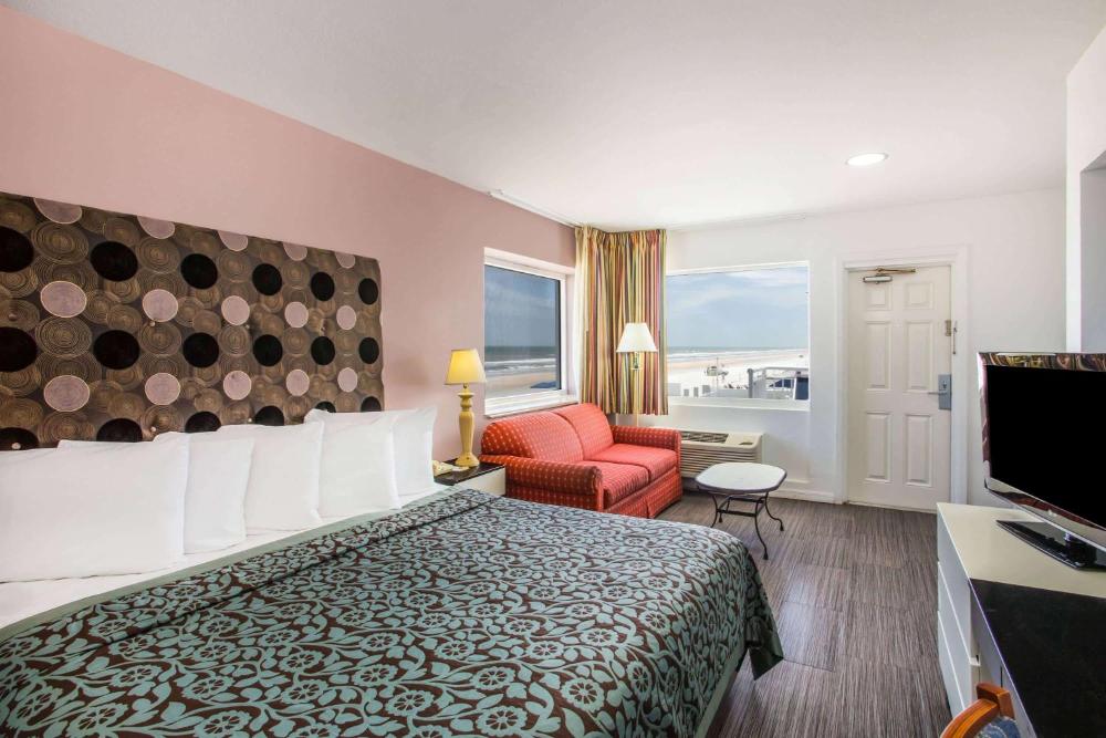Oceanfront King Studio Suite - Non-Smoking interior